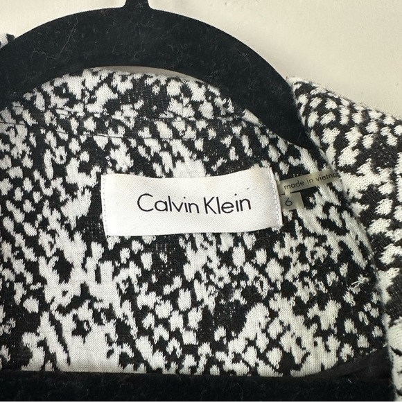Calvin Klein | Black and White Snake Print Ruffle Front 3/4 Sleeve Blazer 6 - Picture 5 of 7